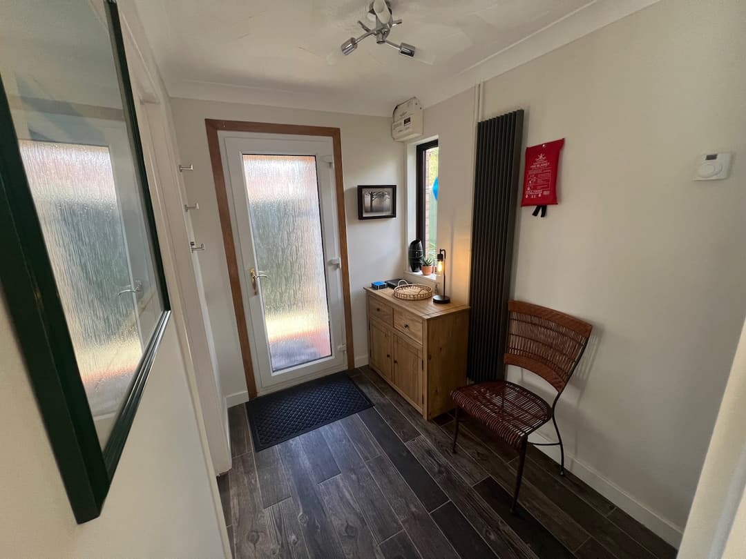 Two Bedroom Sleeps 4, Centre Milton Keynes, Parking, Wifi, Desk - View 57