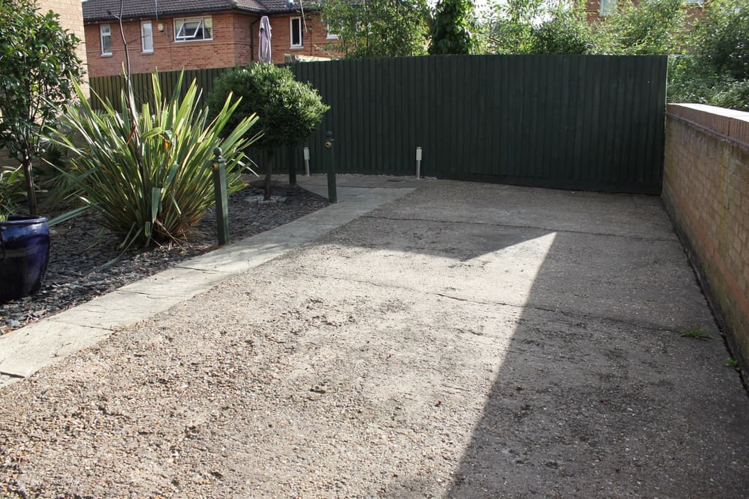 Two Bedroom Sleeps 4, Centre Milton Keynes, Parking, Wifi, Desk - View 58