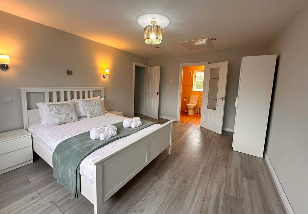 Spacious 4 Bed House with parking in Wolverhampton - View 17