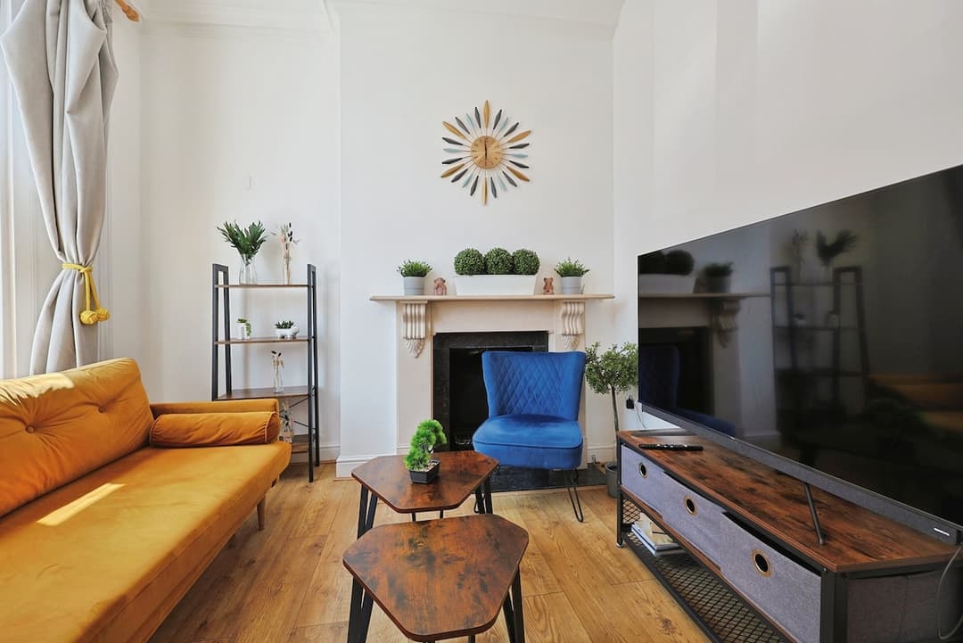 4 Bedroom Apt With Ac And Additional Sofa Bed (fulham Based) - View 2