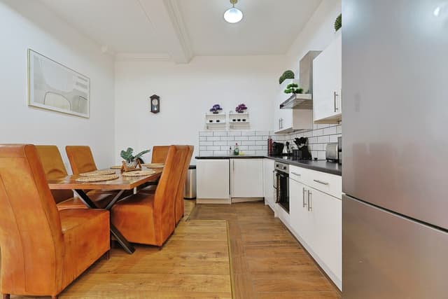 4 Bedroom Apt With Ac And Additional Sofa Bed (fulham Based) - View 3