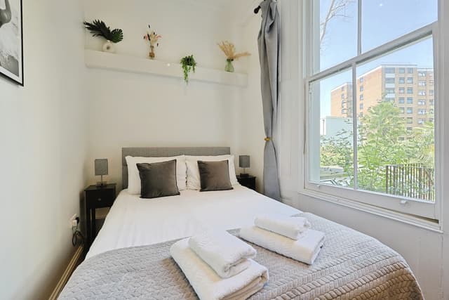 4 Bedroom Apt With Ac And Additional Sofa Bed (fulham Based) - View 4