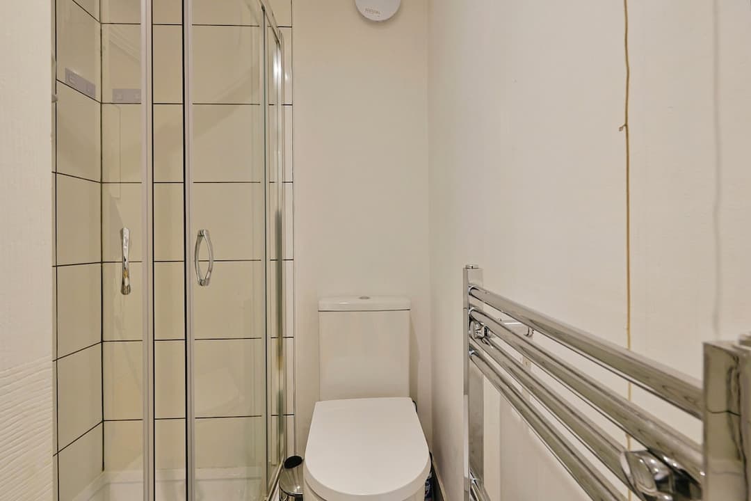 4 Bedroom Apt With Ac And Additional Sofa Bed (fulham Based) - View 6
