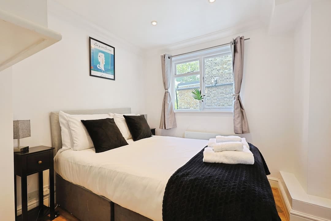 4 Bedroom Apt With Ac And Additional Sofa Bed (fulham Based) - View 7