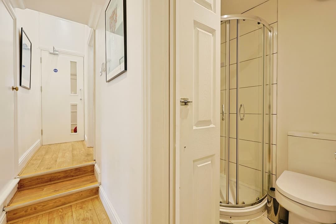 4 Bedroom Apt With Ac And Additional Sofa Bed (fulham Based) - View 8