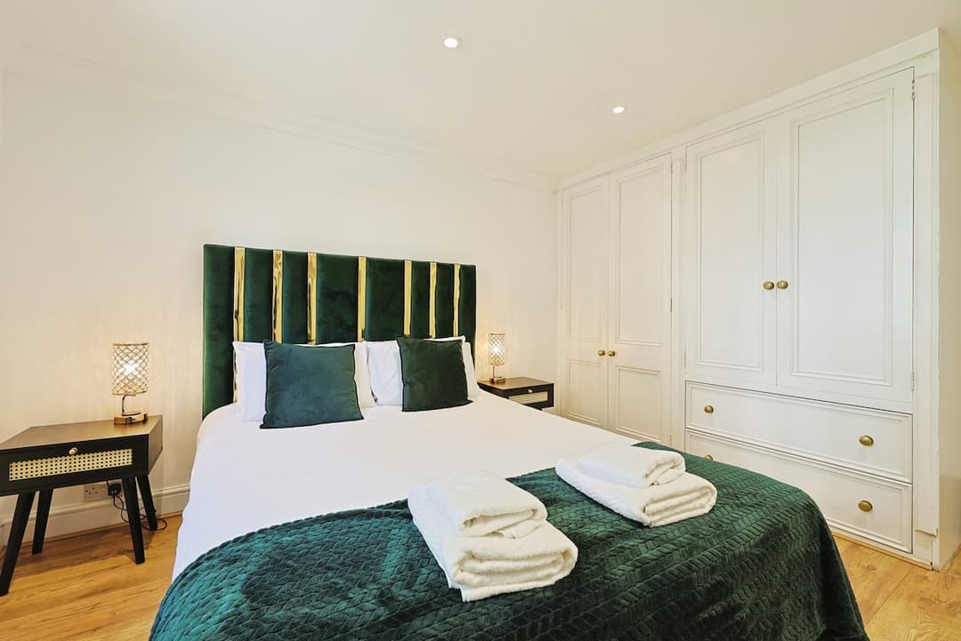 4 Bedroom Apt With Ac And Additional Sofa Bed (fulham Based) - View 13