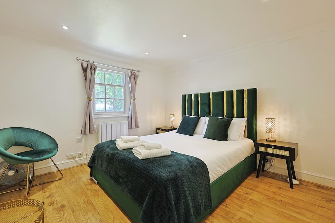 4 Bedroom Apt With Ac And Additional Sofa Bed (fulham Based) - View 14