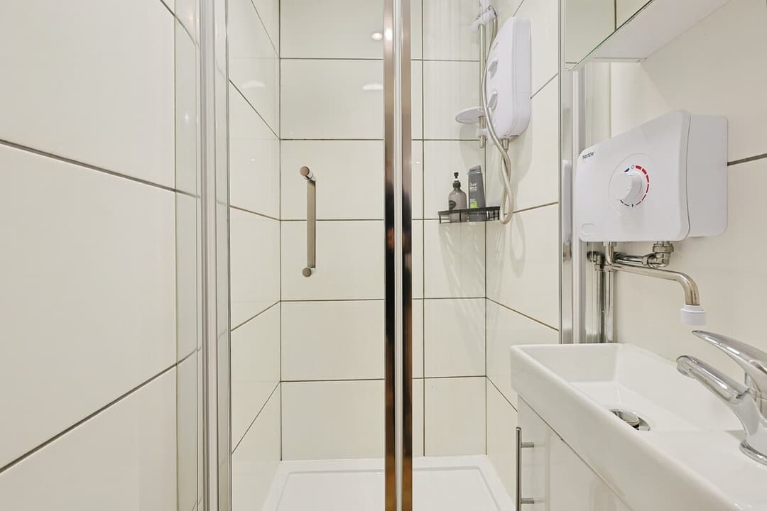 4 Bedroom Apt With Ac And Additional Sofa Bed (fulham Based) - View 18