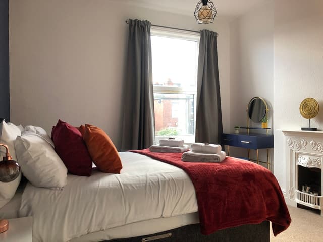 Spacious 2 Bedroom 1 Bathroom In Coventry - Sleeps 5, Super Fast Wifi, Free Parking - View 1