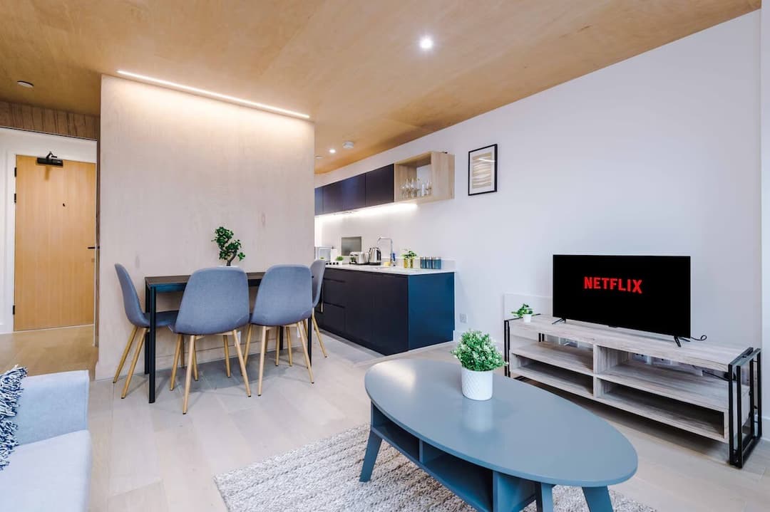 Spacious Duplex Manchester For Upto 5 People With Super Fast Wifi - View 6