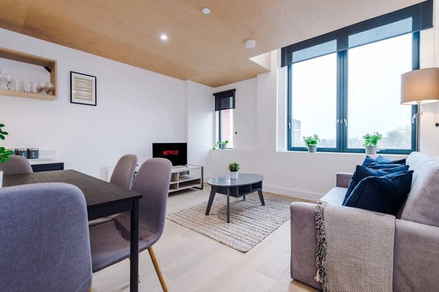 Spacious Duplex Manchester For Upto 5 People With Super Fast Wifi - View 4