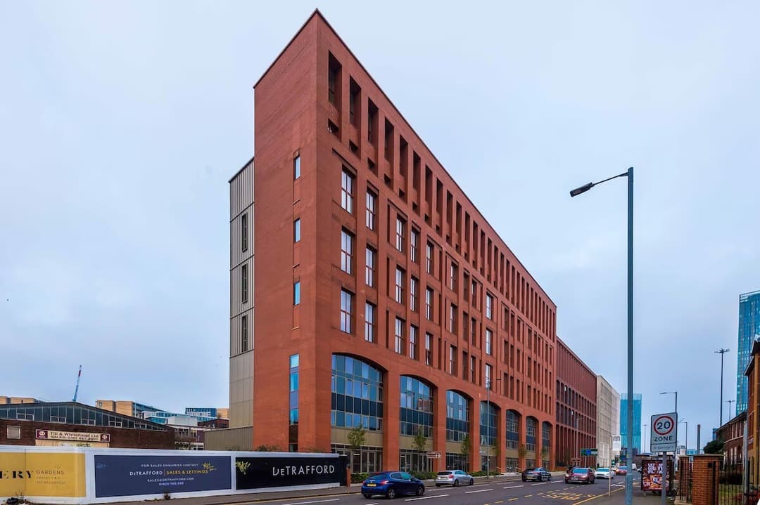 Spacious Duplex Manchester For Upto 5 People With Super Fast Wifi - View 10