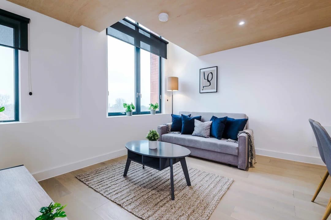 Spacious Duplex Manchester For Upto 5 People With Super Fast Wifi - View 1