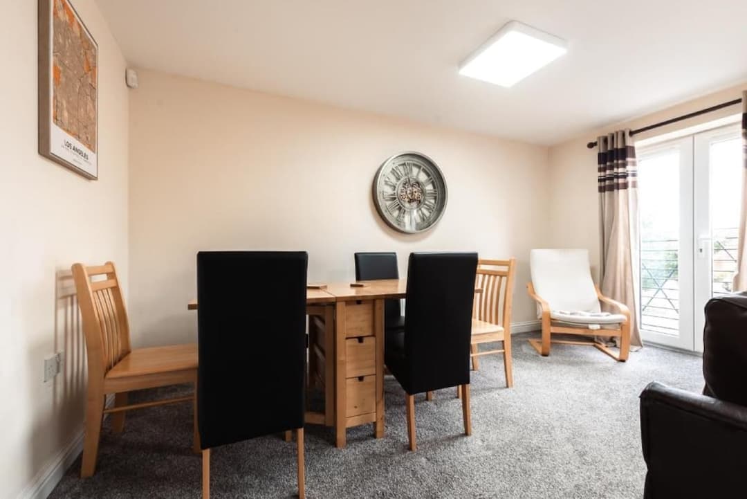 Coventry Modern 4 Bedrooms 2 Bathrooms - Sleeps Up To 7, Wifi, Parking - View 4