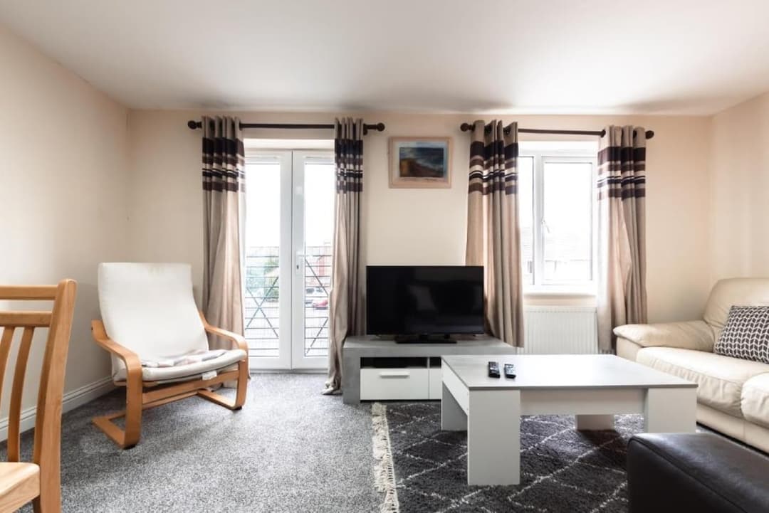 Coventry Modern 4 Bedrooms 2 Bathrooms - Sleeps Up To 7, Wifi, Parking - View 5