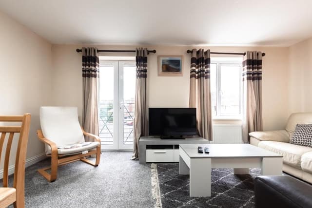 Coventry Modern 4 Bedrooms 2 Bathrooms - Sleeps Up To 7, Wifi, Parking - View 4