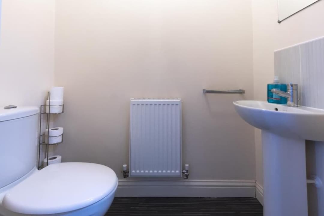 Coventry Modern 4 Bedrooms 2 Bathrooms - Sleeps Up To 7, Wifi, Parking - View 7