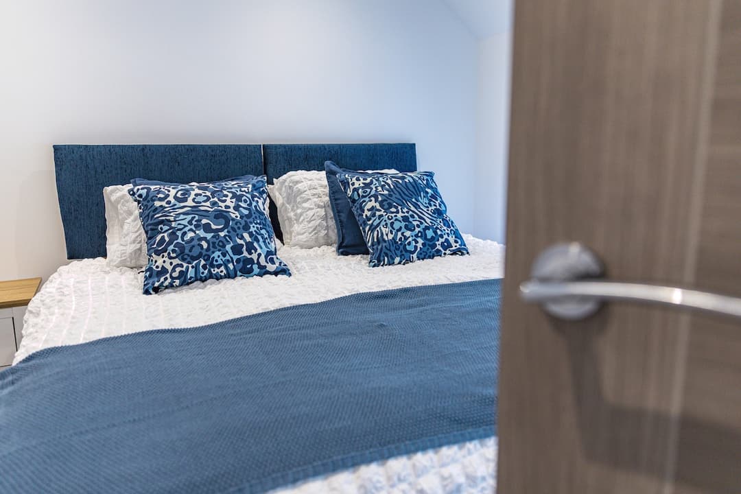 Beautifully Modern 2-Bed, Parking | Wifi | Netflix - View 21