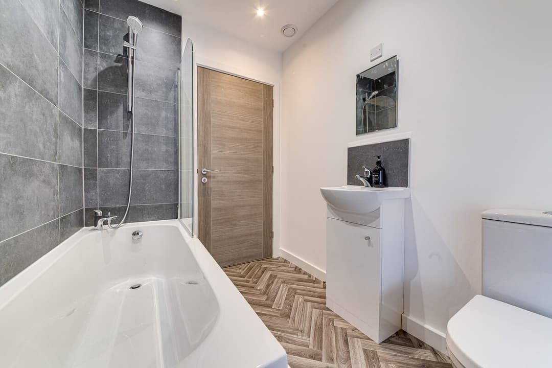 Beautifully Modern 2-Bed, Parking | Wifi | Netflix - View 22