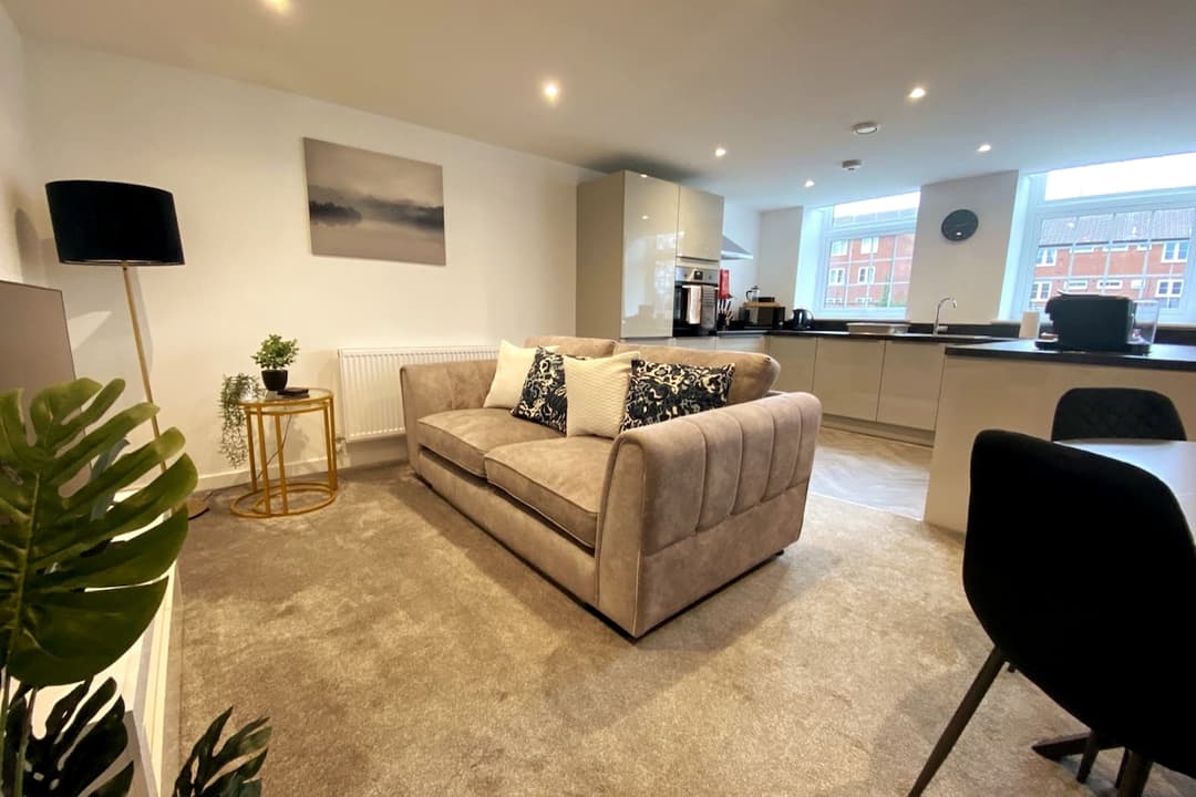 Beautifully Modern 2-Bed, Parking | Wifi | Netflix - View 2