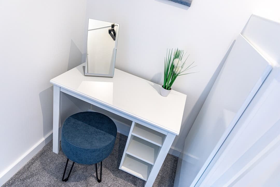Beautifully Modern 2-Bed, Parking | Wifi | Netflix - View 23