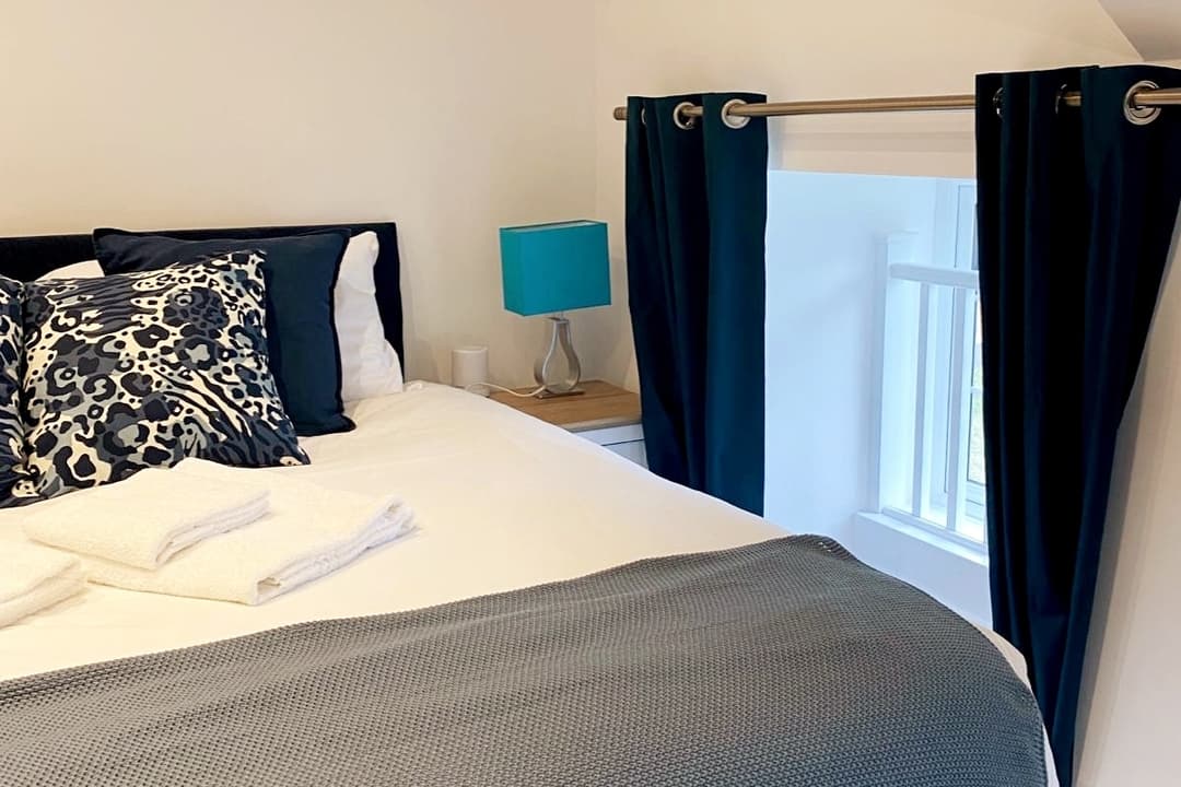 Beautifully Modern 2-Bed, Parking | Wifi | Netflix - View 24