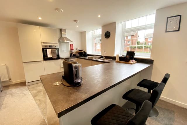 Beautifully Modern 2-Bed, Parking | Wifi | Netflix - View 3
