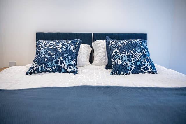 Beautifully Modern 2-Bed, Parking | Wifi | Netflix - View 4