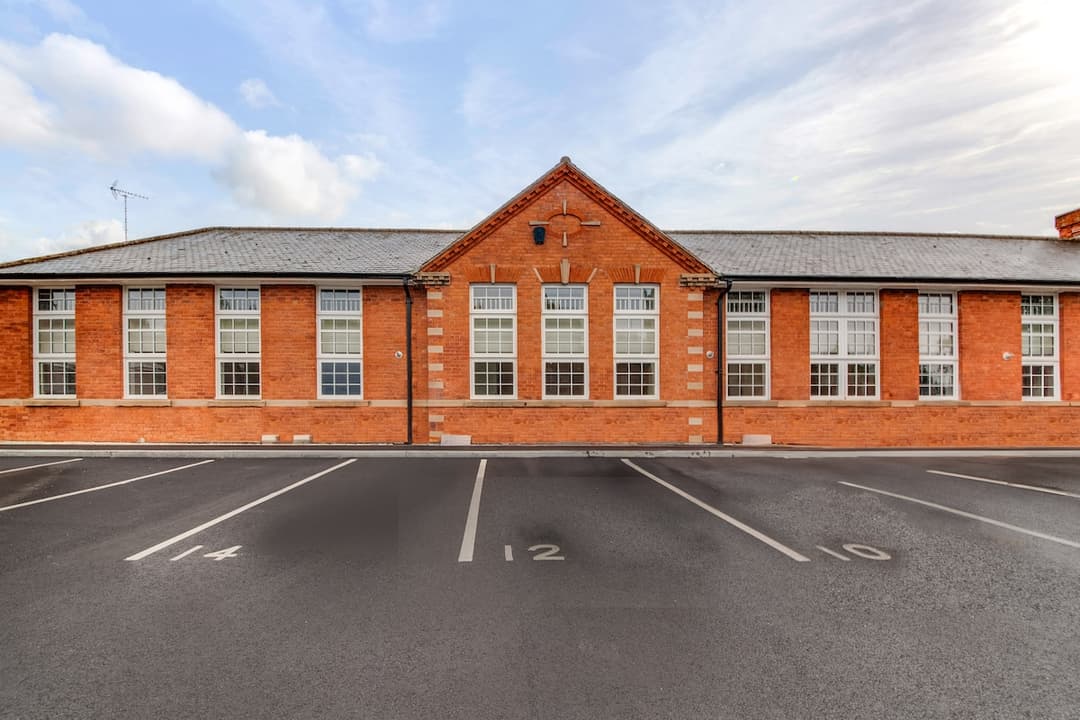 Beautifully Modern 2-Bed, Parking | Wifi | Netflix - View 13