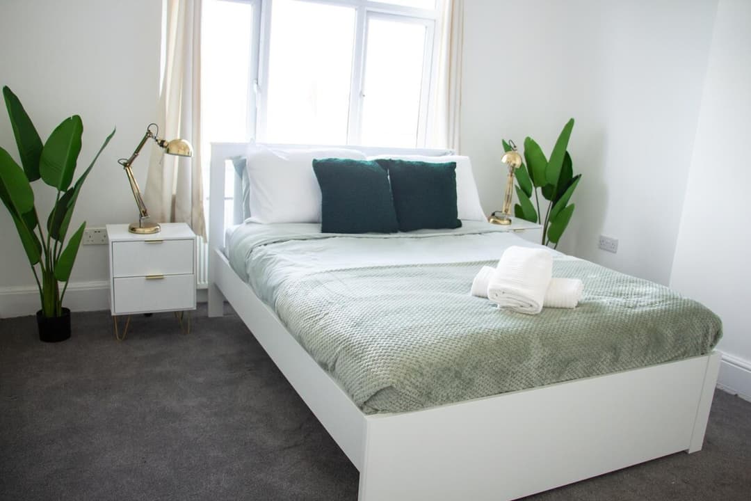 Spacious 6-bed Home Ideal For Contractors Working In London, Especially Near Wembley - View 4