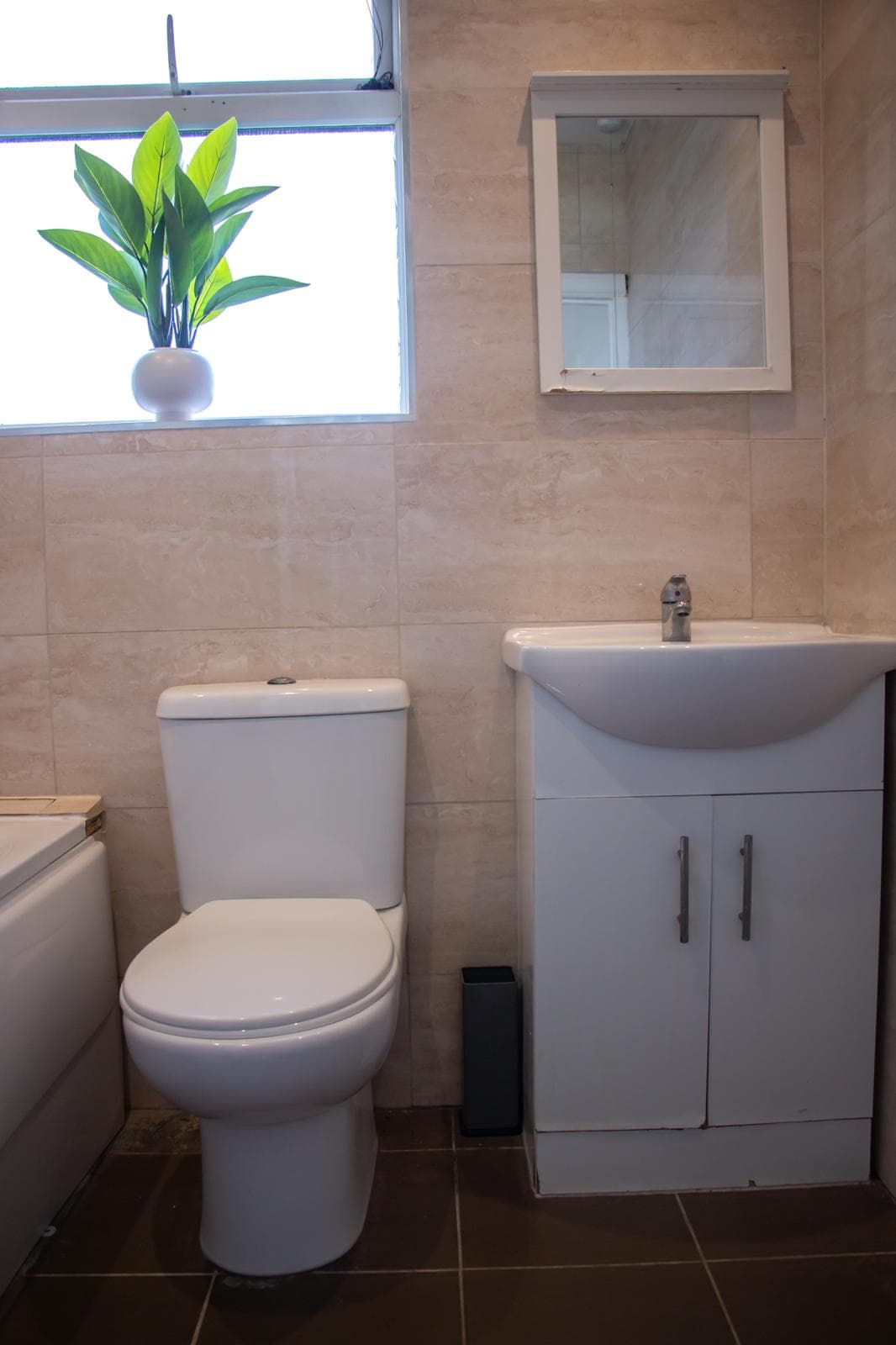 Spacious 6-bed Home Ideal For Contractors Working In London, Especially Near Wembley - View 10