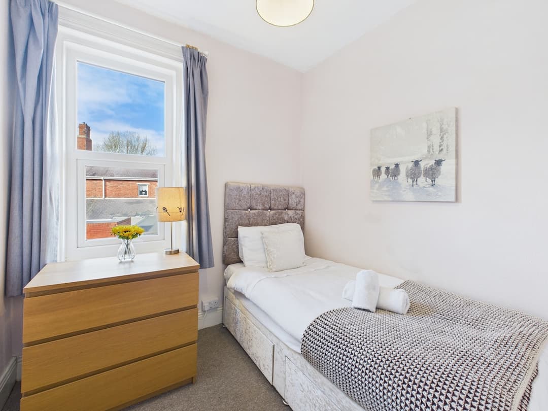 Shiremoor/ Newcastle-upon-tyne. 3 Bedroom/4 Bed House - View 9