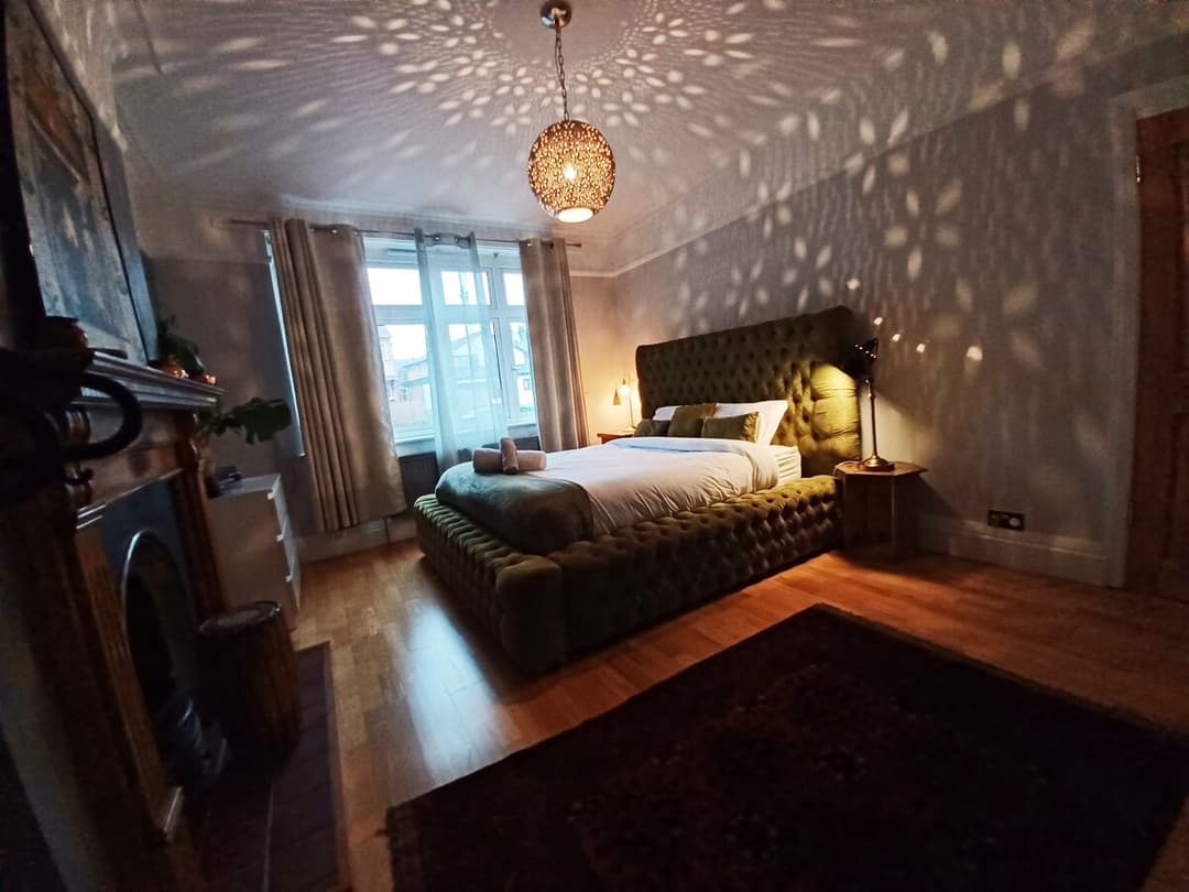 The Kingsize Suite Watford Nr Warner Bros - View 4