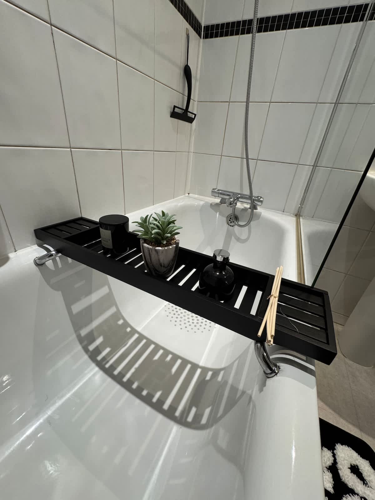 Charming 2 Bedroom Home | Parking | London - View 7
