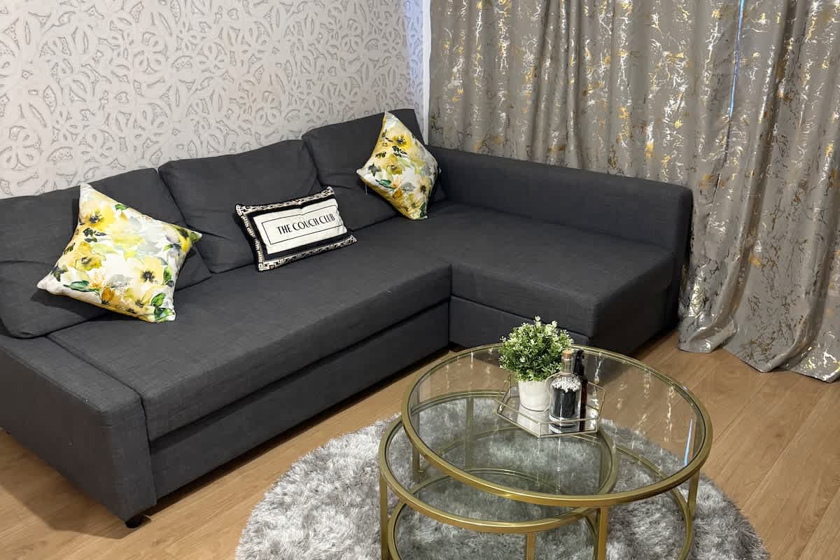 Charming 2 Bedroom Home | Parking | London - View 2