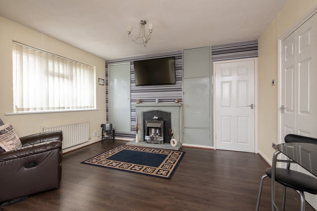 Darlington 1 Bedroom Apartment | Parking - View 1