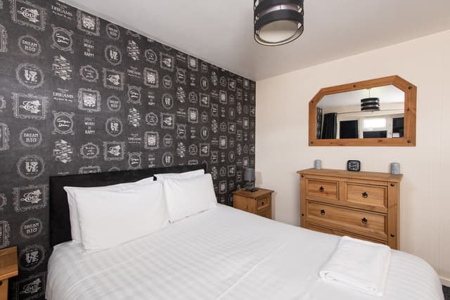 Darlington 1 Bedroom Apartment | Parking - View 4