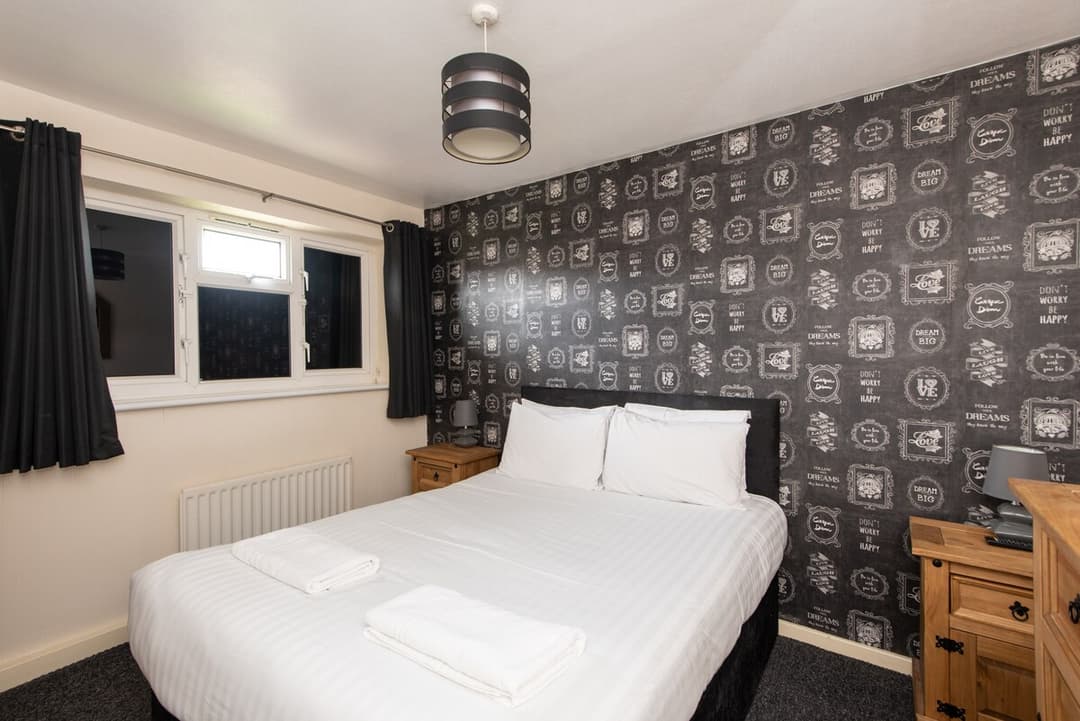 Darlington 1 Bedroom Apartment | Parking - View 6