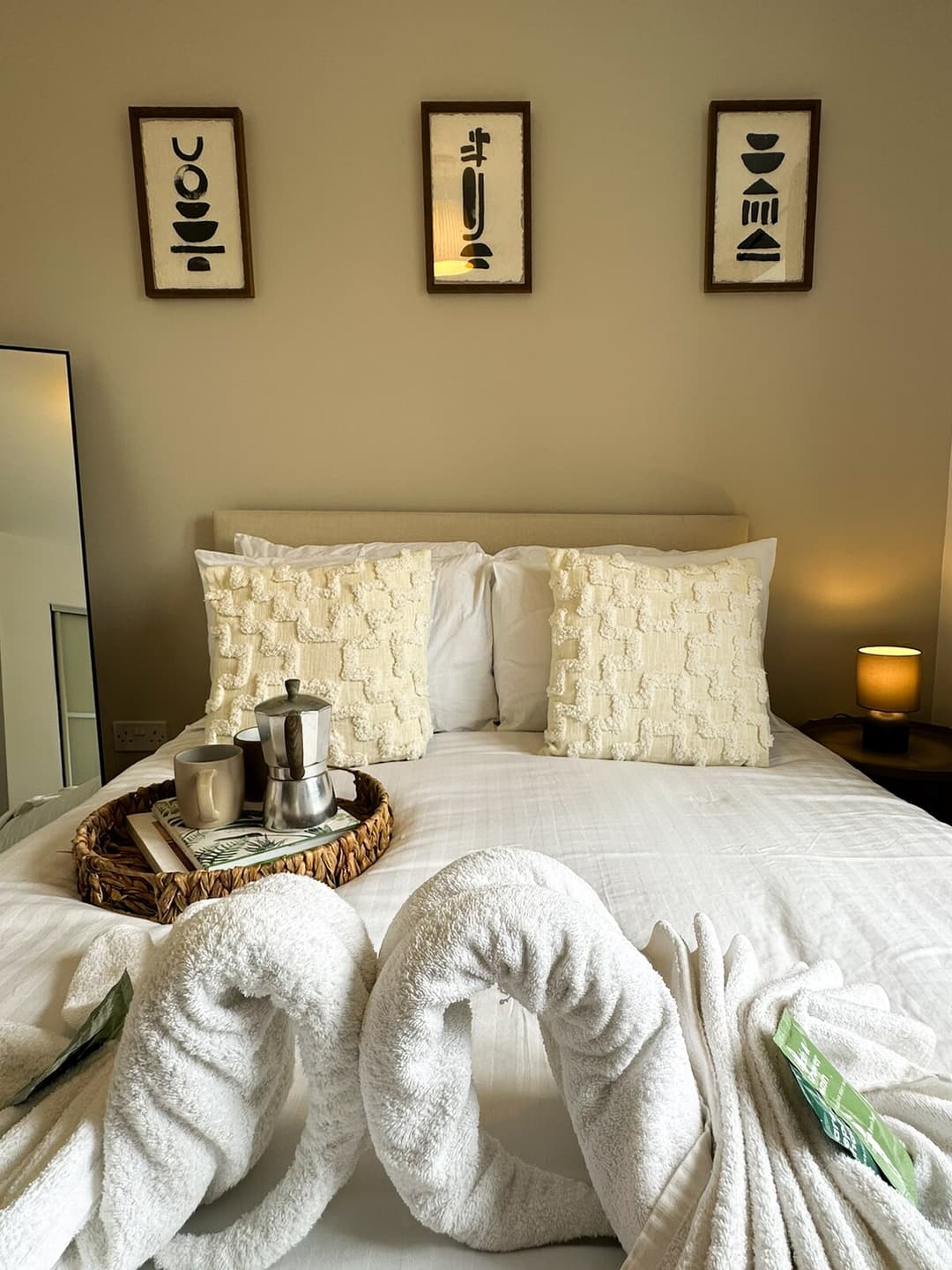 4 Bedroom Heathrow Home | Sleeps 6 | Free Parking - View 38