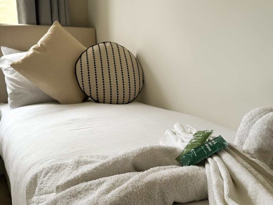 4 Bedroom Heathrow Home | Sleeps 6 | Free Parking - View 48