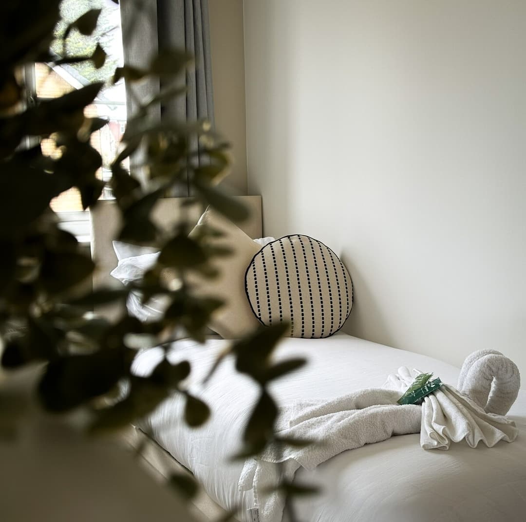 4 Bedroom Heathrow Home | Sleeps 6 | Free Parking - View 49
