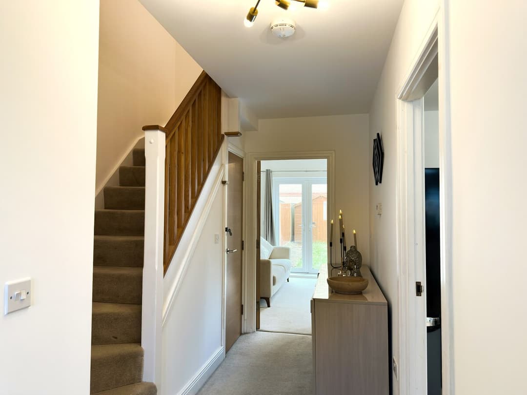 4 Bedroom Heathrow Home | Sleeps 6 | Free Parking - View 62