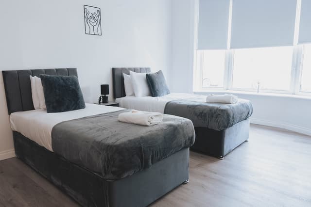 3 Bedroom Home Glasgow Sleeps 7 - View 1
