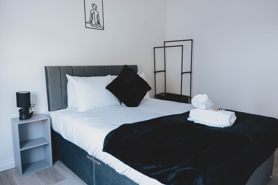 3 Bedroom Home Glasgow Sleeps 7 - View 10