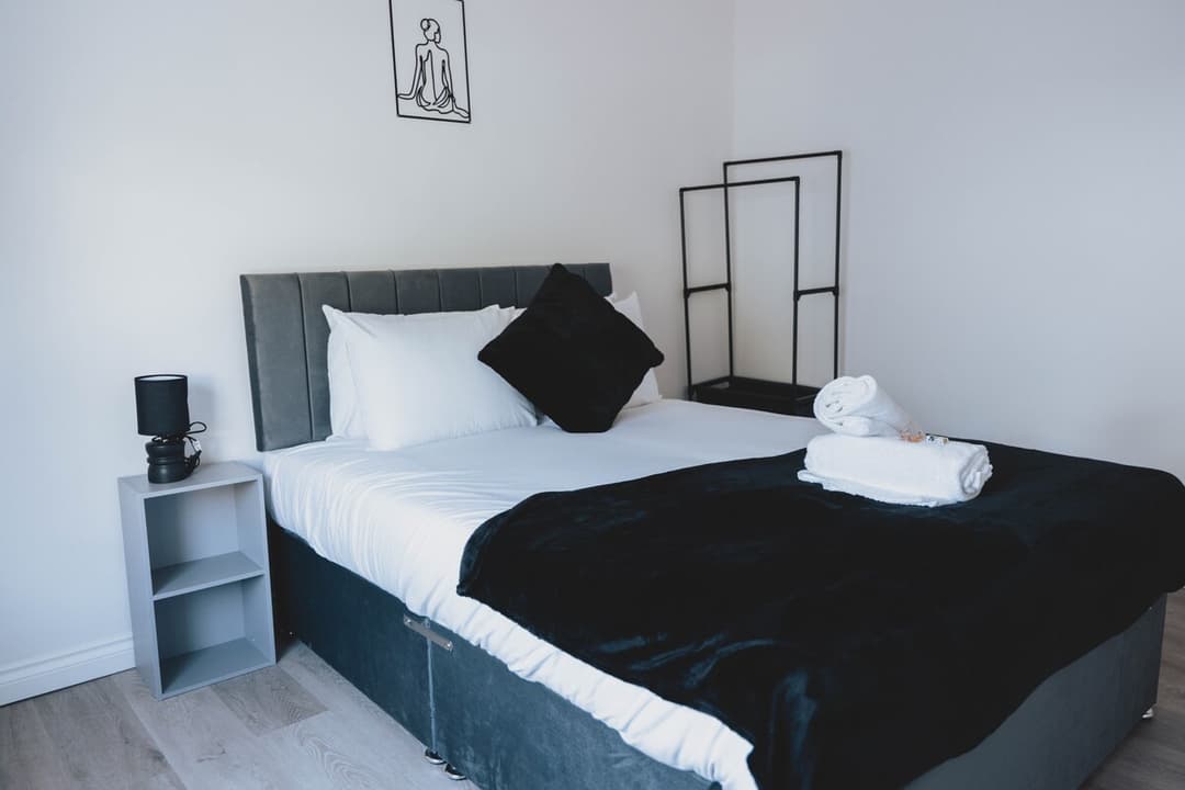 3 Bedroom Home Glasgow Sleeps 7 - View 13