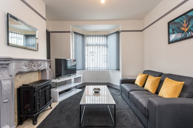 3 Bedroom House Darlington - View 2