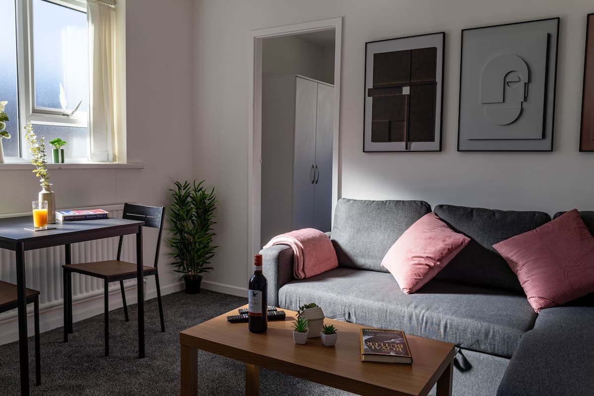 1 Bedroom Apartment