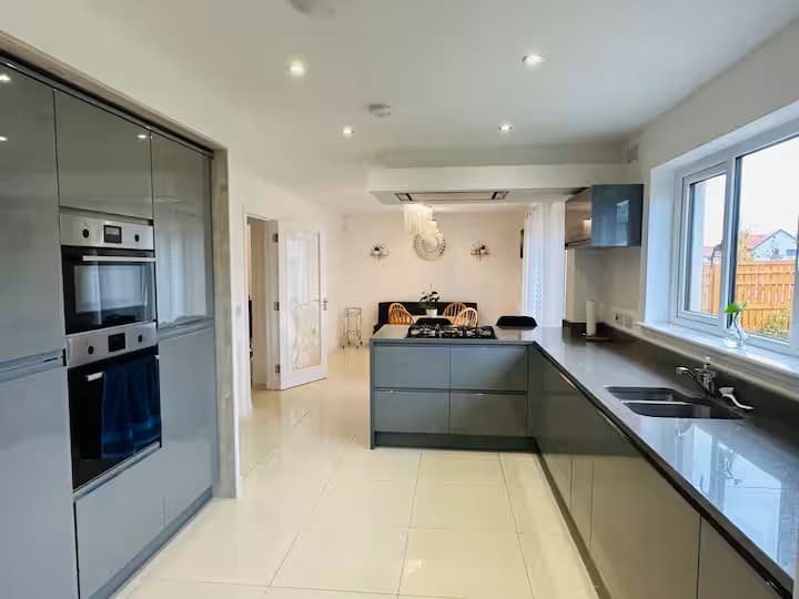5 Bedroom House
