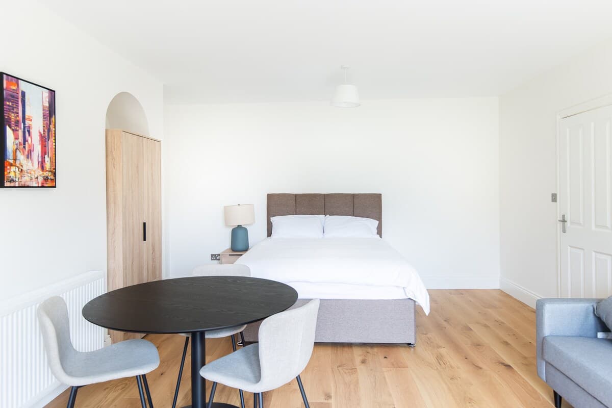 1 Bedroom Apartment