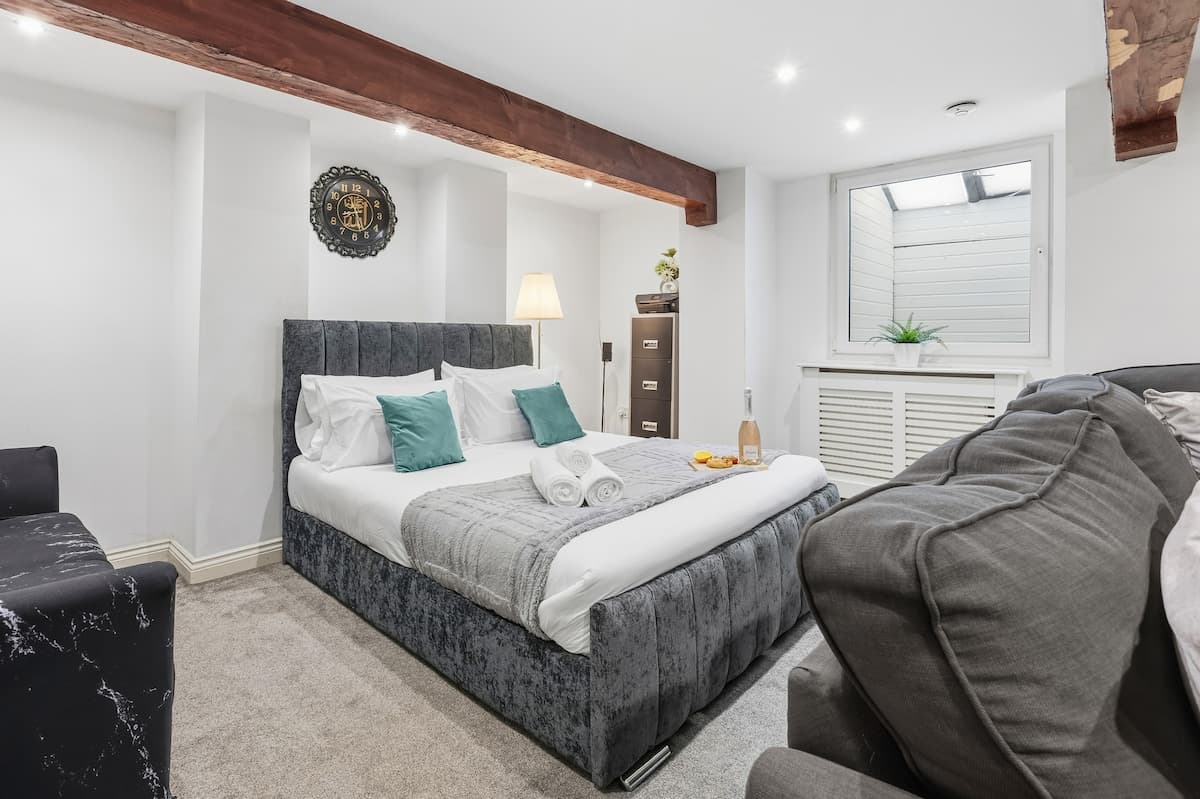 1 Bedroom Apartment